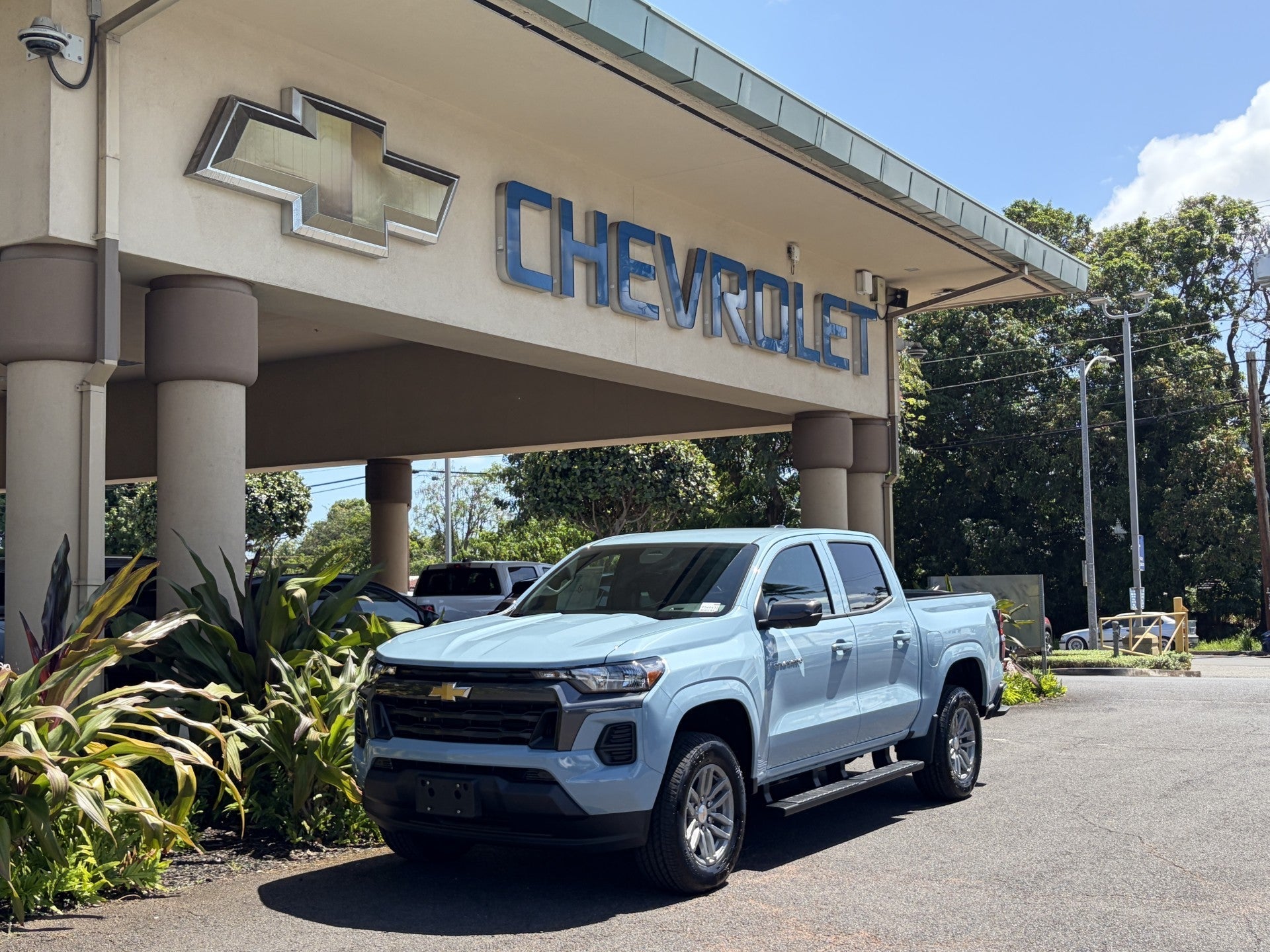 2026 Chevrolet Colorado LT in Snowdrift Metallic — front three-quarter view