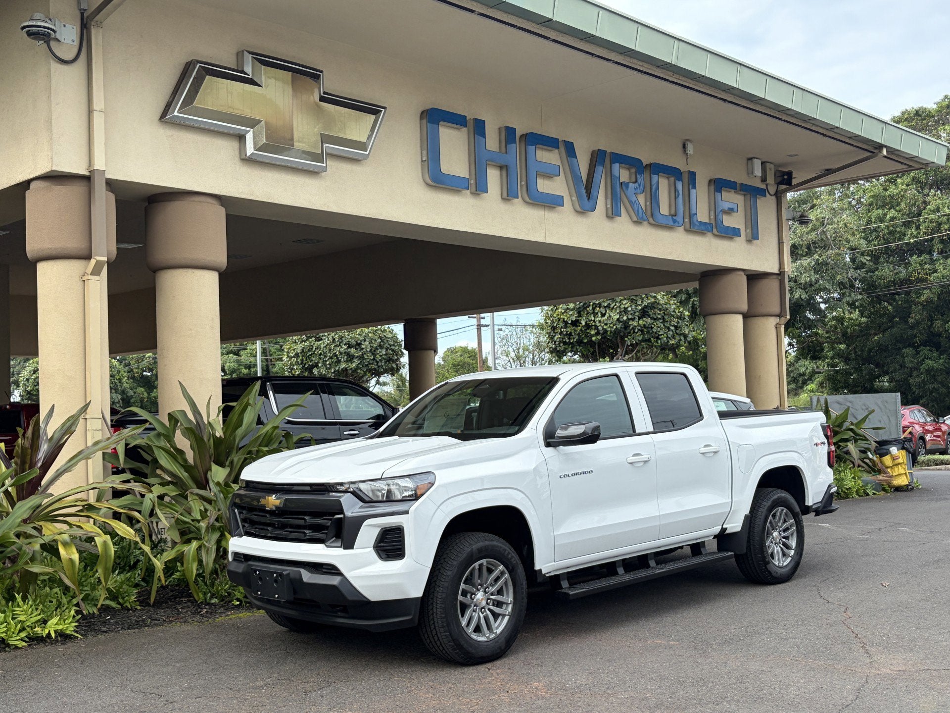 2026 Chevrolet Colorado LT in Summit White — front three-quarter view