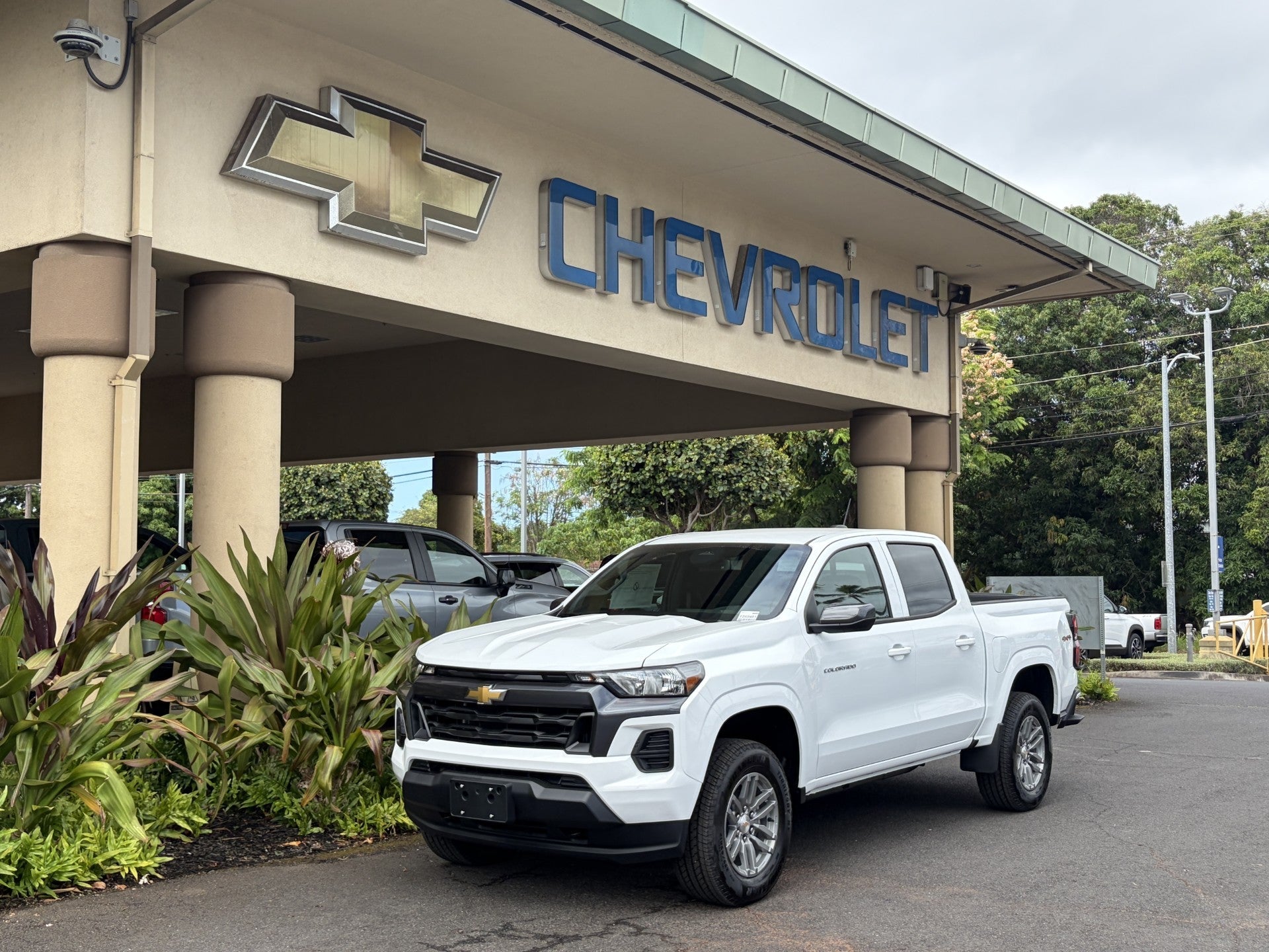 2026 Chevrolet Colorado LT in Summit White — front three-quarter view