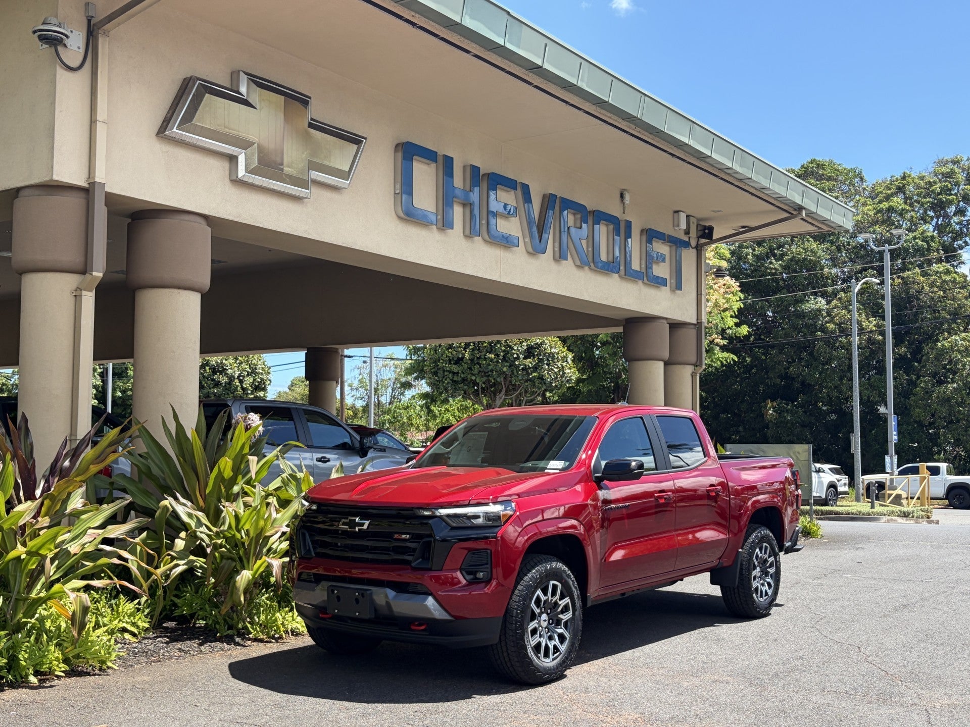 2026 Chevrolet Colorado Z71 in Radiant Red Tintcoat — front three-quarter view