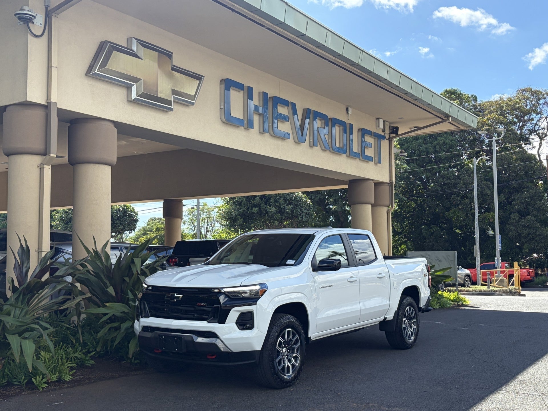 2026 Chevrolet Colorado Z71 in Summit White — front three-quarter view
