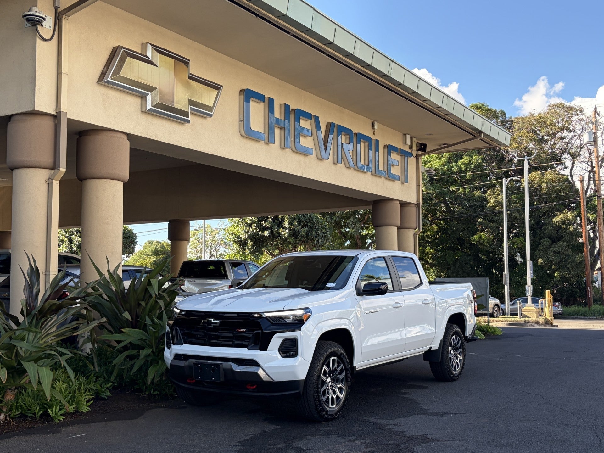 2026 Chevrolet Colorado Z71 in Summit White — front three-quarter view