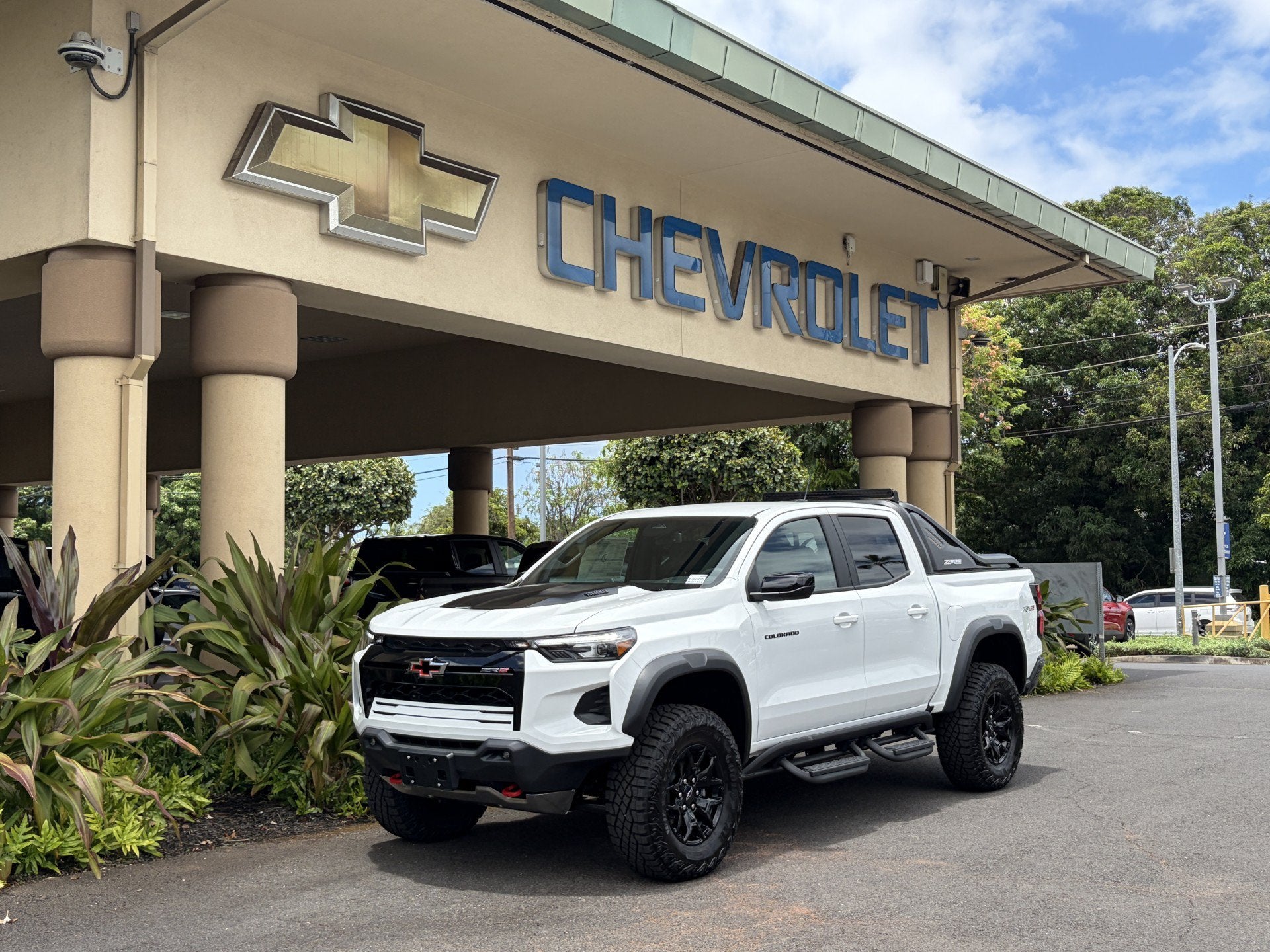 2026 Chevrolet Colorado ZR2 in Summit White — front three-quarter view