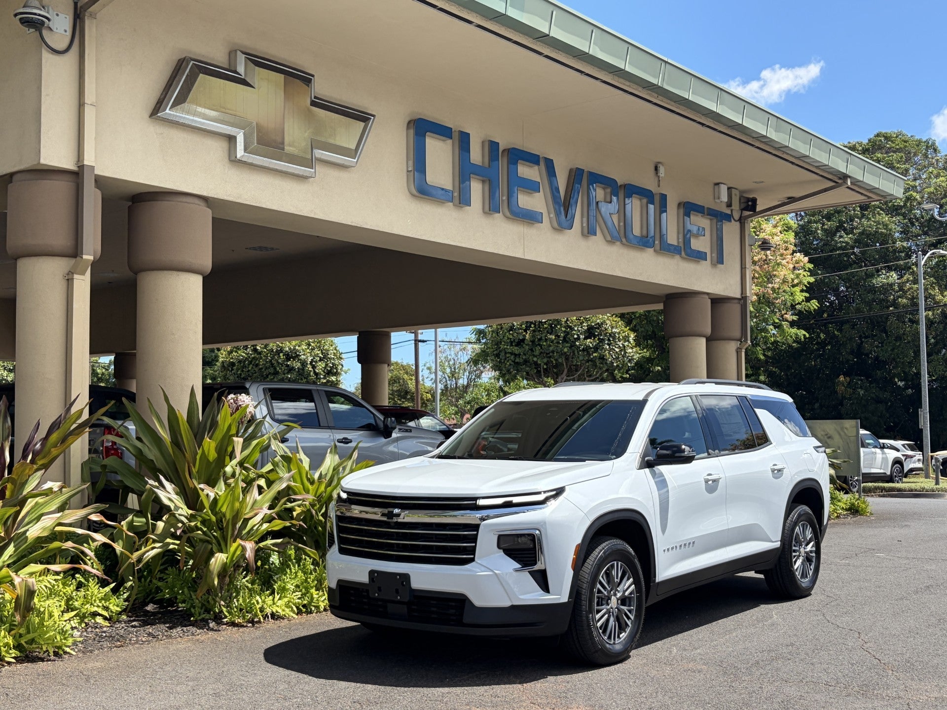 2026 Chevrolet Traverse LT in Polar White Tricoat — front three-quarter view