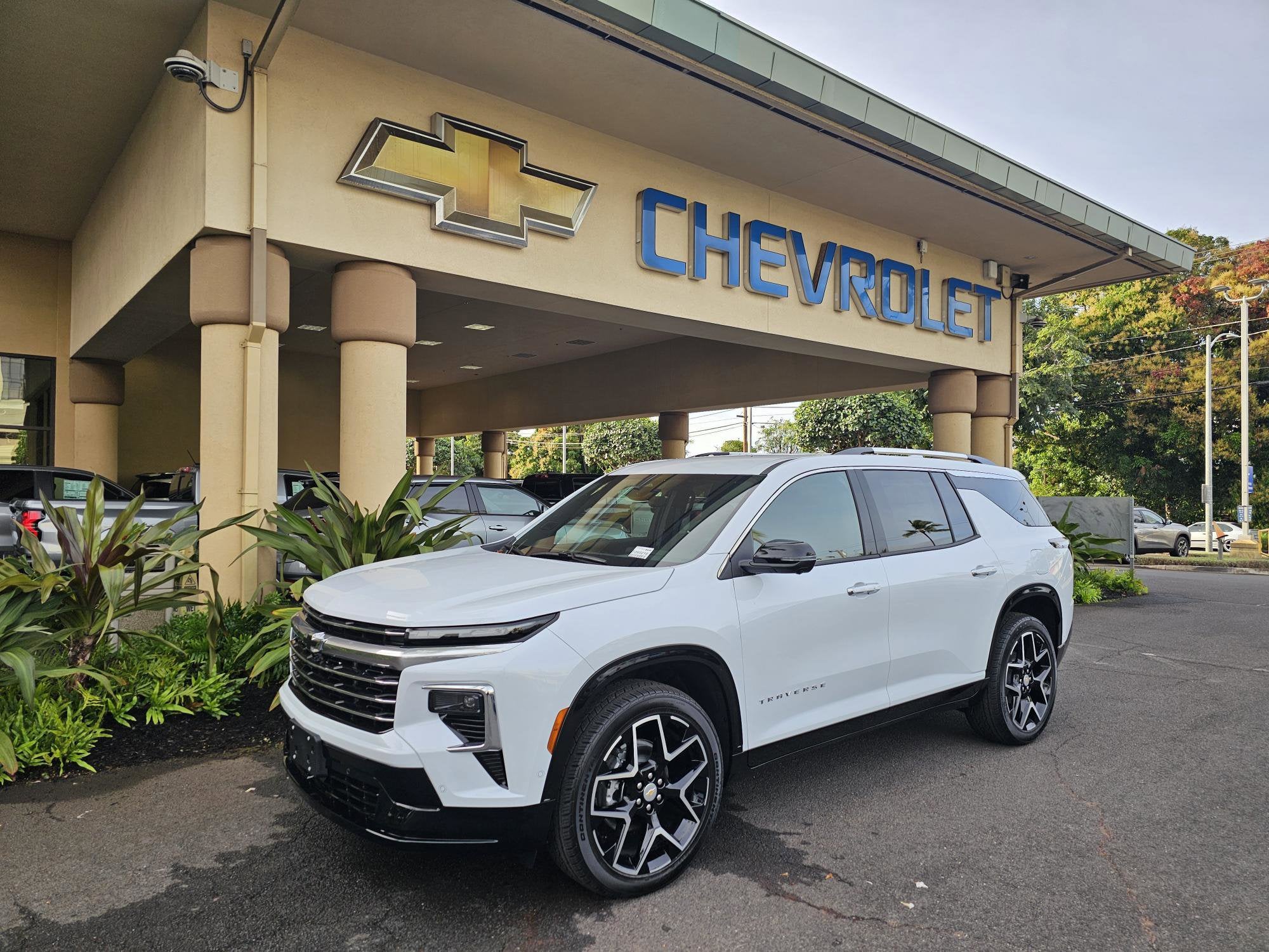 2026 Chevrolet Traverse High Country in Polar White Tricoat — front three-quarter view