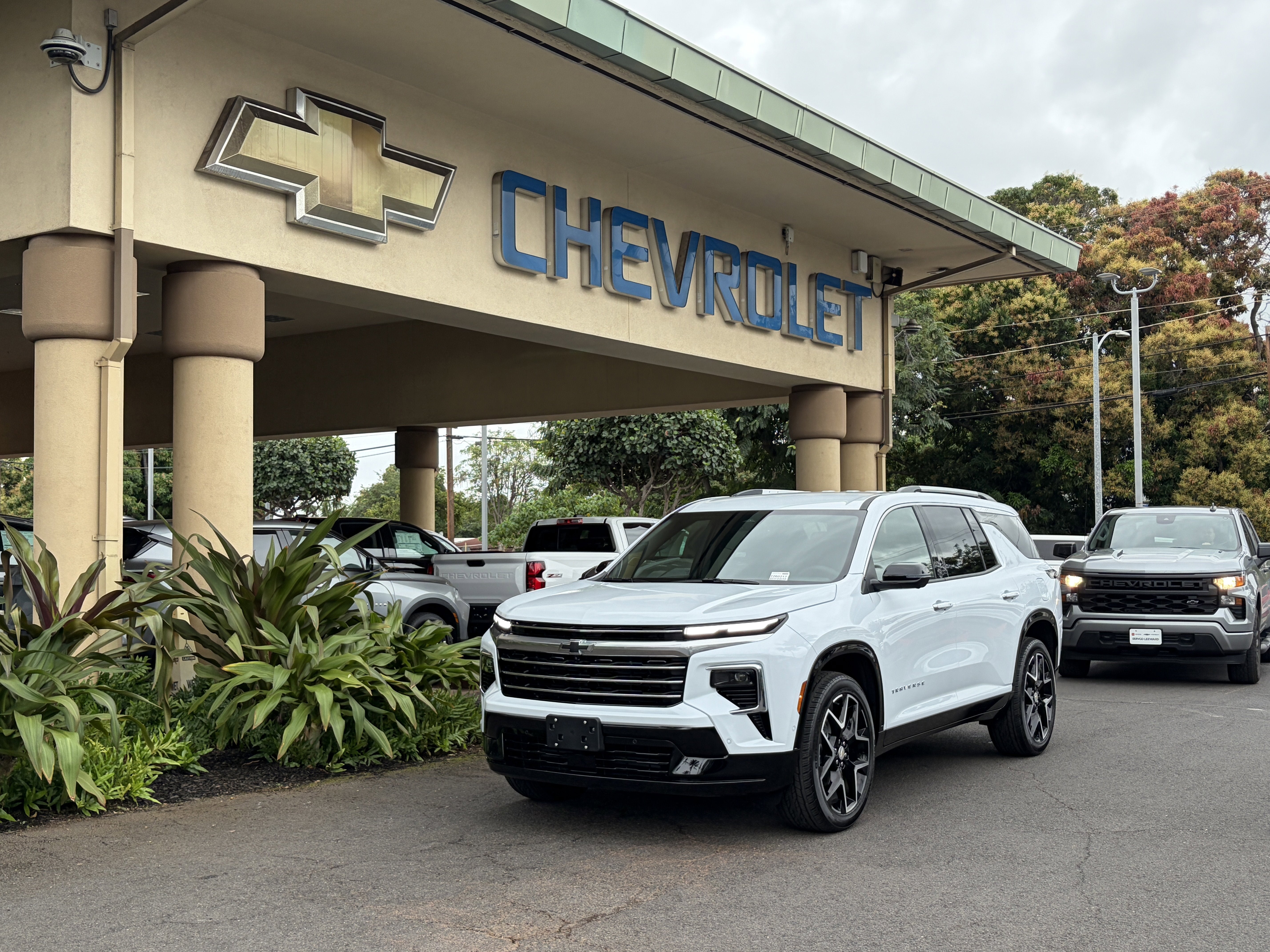 2026 Chevrolet Traverse High Country in Polar White Tricoat — front three-quarter view