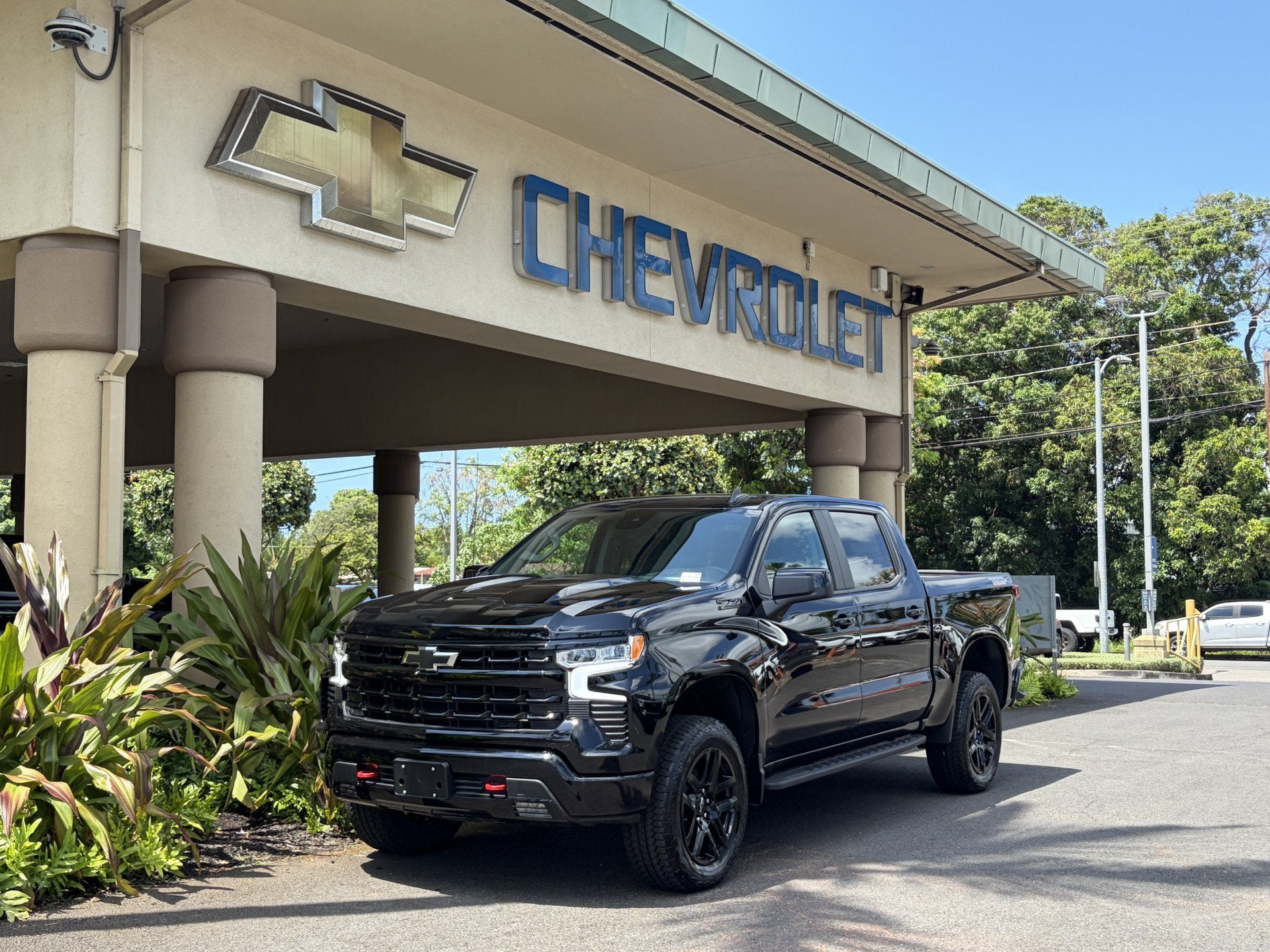 2026 Chevrolet Silverado 1500 LT Trail Boss in Black — front three-quarter view