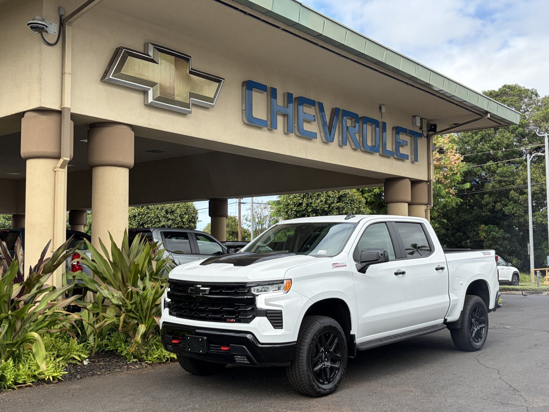 2026 Chevrolet Silverado 1500 LT Trail Boss in Summit White — front three-quarter view