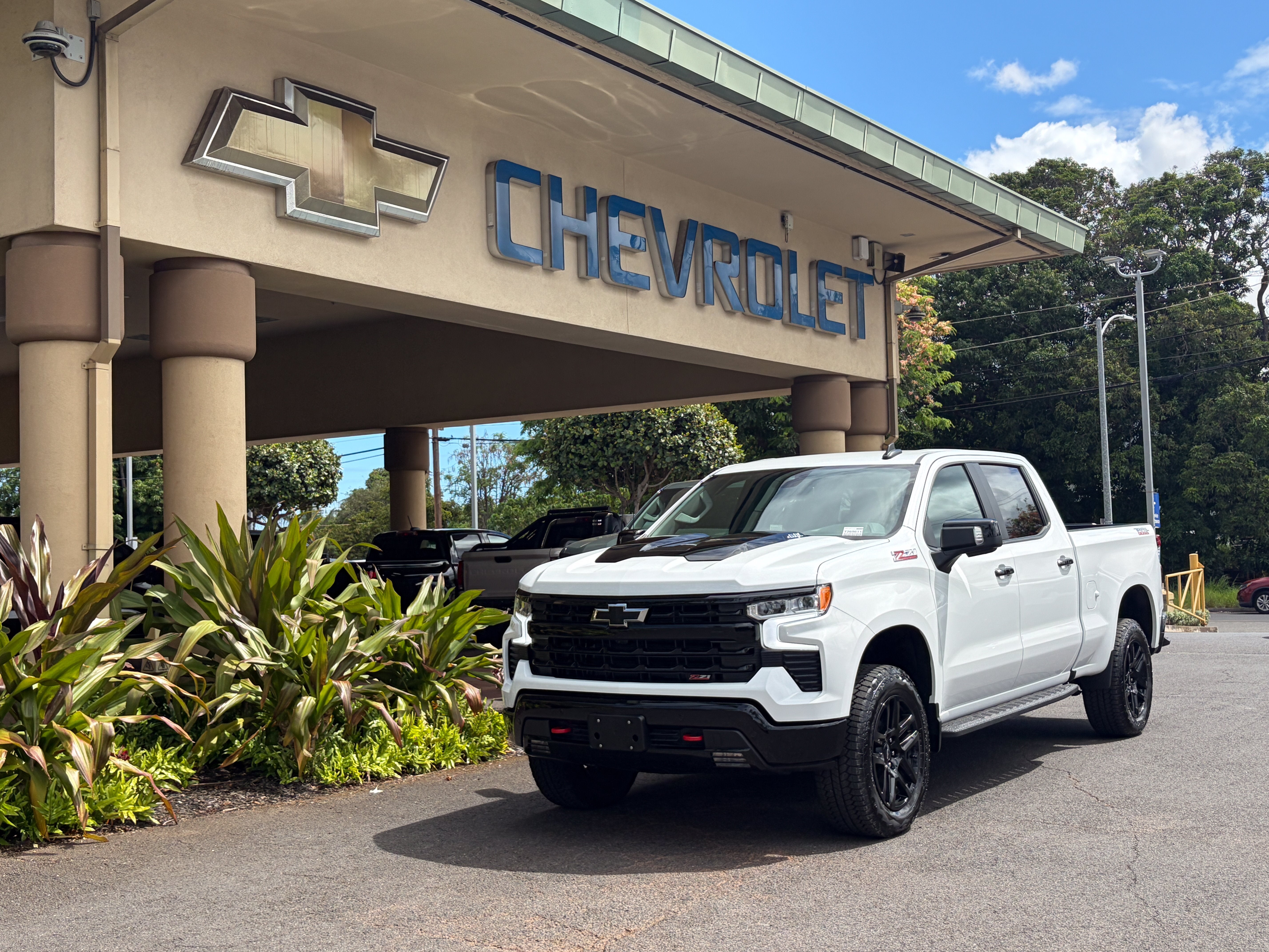 2026 Chevrolet Silverado 1500 LT Trail Boss in Summit White — front three-quarter view