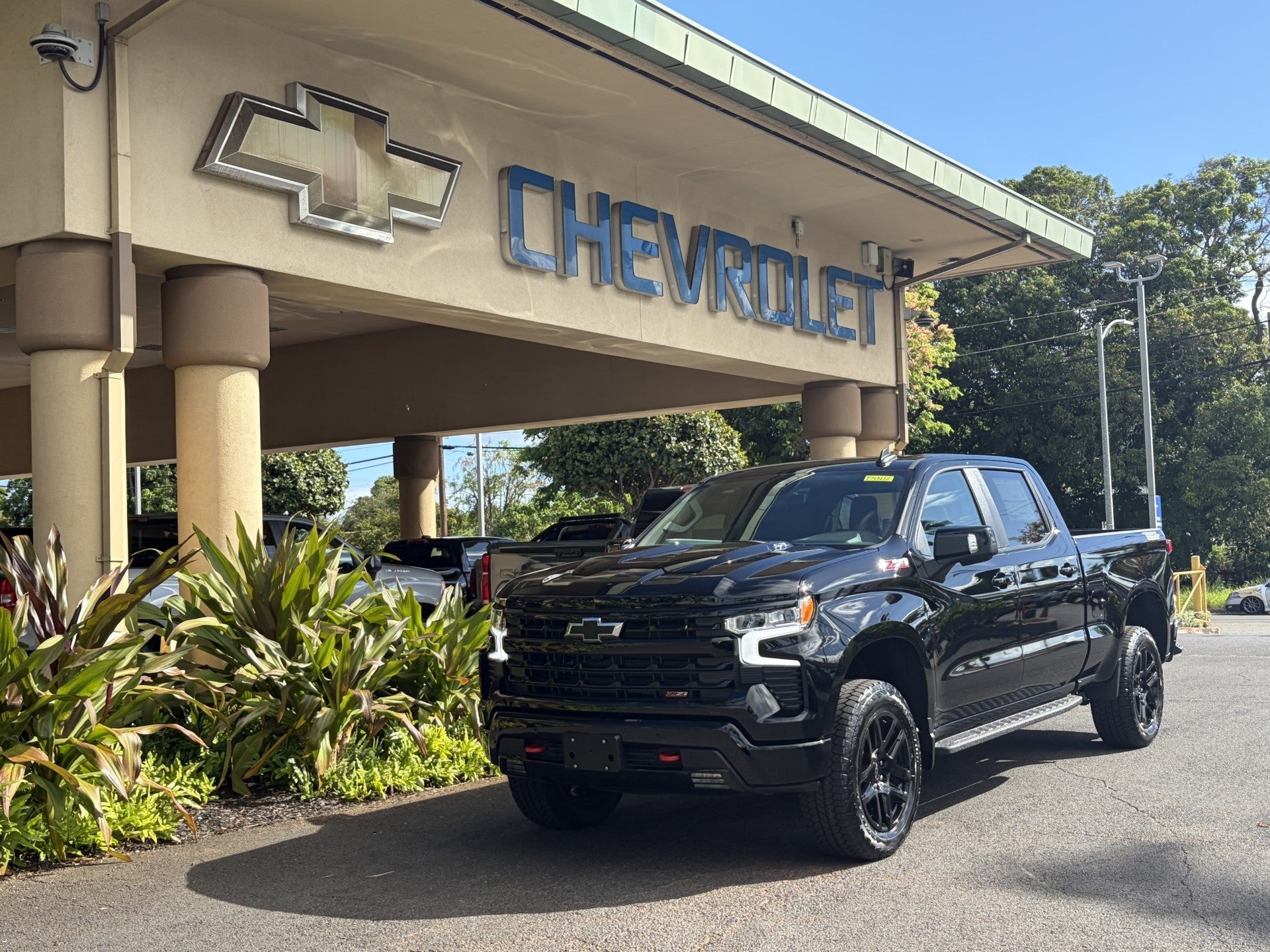 2026 Chevrolet Silverado 1500 LT Trail Boss in Black — front three-quarter view