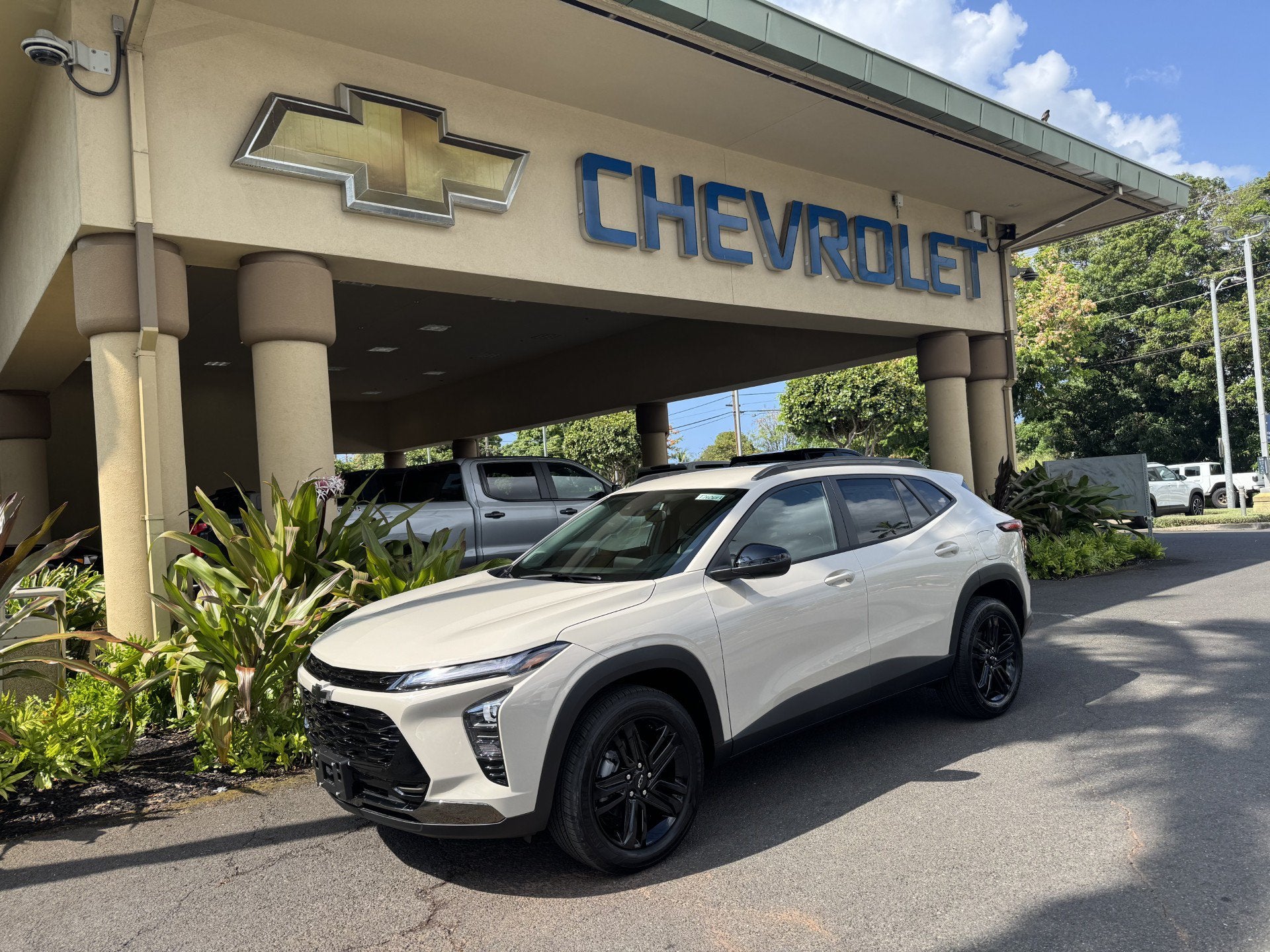 2026 Chevrolet Trax ACTIV in White Sands — front three-quarter view
